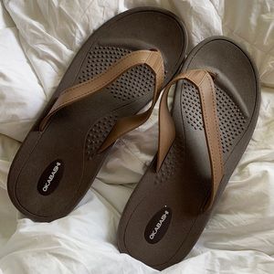 Okabashi Size XXL (12/13) flip flops. Barely used.